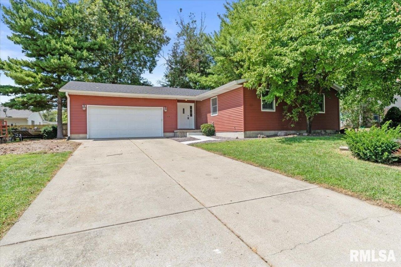 108 N Rose Drive, Auburn, IL 62615 Main Photo