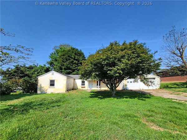 225 Eisenhower Drive, Charleston, WV 25302