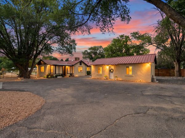 2929 Floral Road NW, Albuquerque, NM 87104