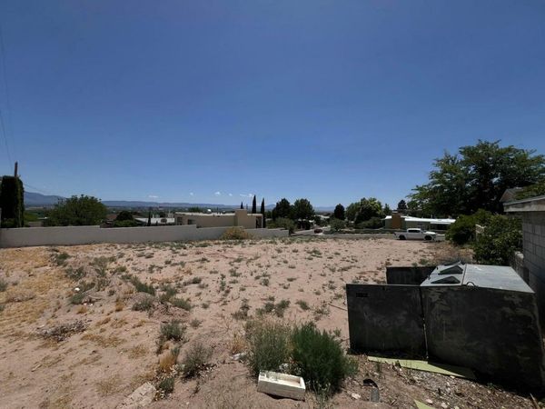 3837 Riverview Road NW, Albuquerque, NM 87105