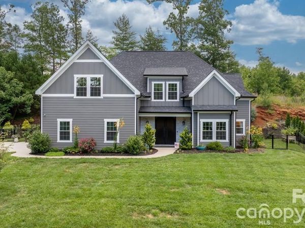 5046 Woodwinds Drive NE, Hickory, NC 28601