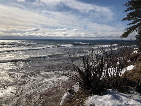 11645 DesRochers Road, Baraga Twp, MI 49958