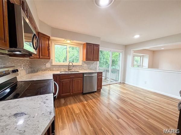 207 Renaldo Drive , Chesterfield, MO 63017