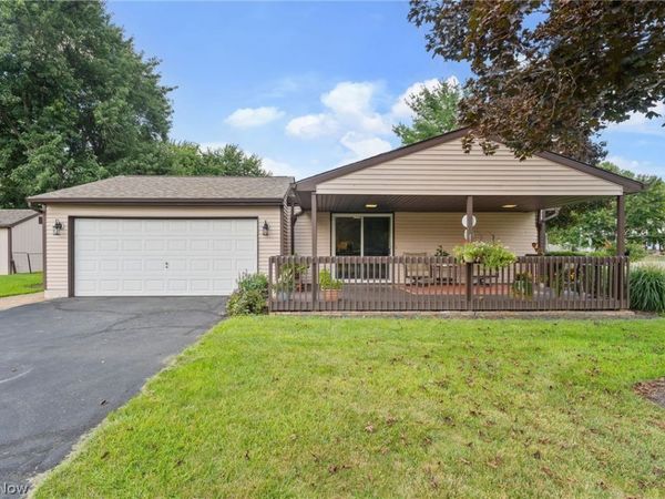 137 Chapel Hill Drive NW, Warren, OH 44483