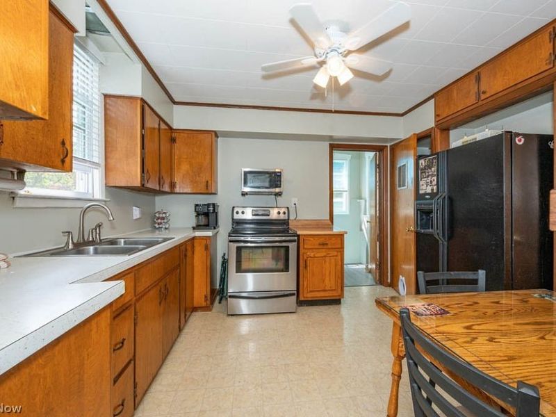 676 S Stateline Road, Masury, OH 44438 Photo 6