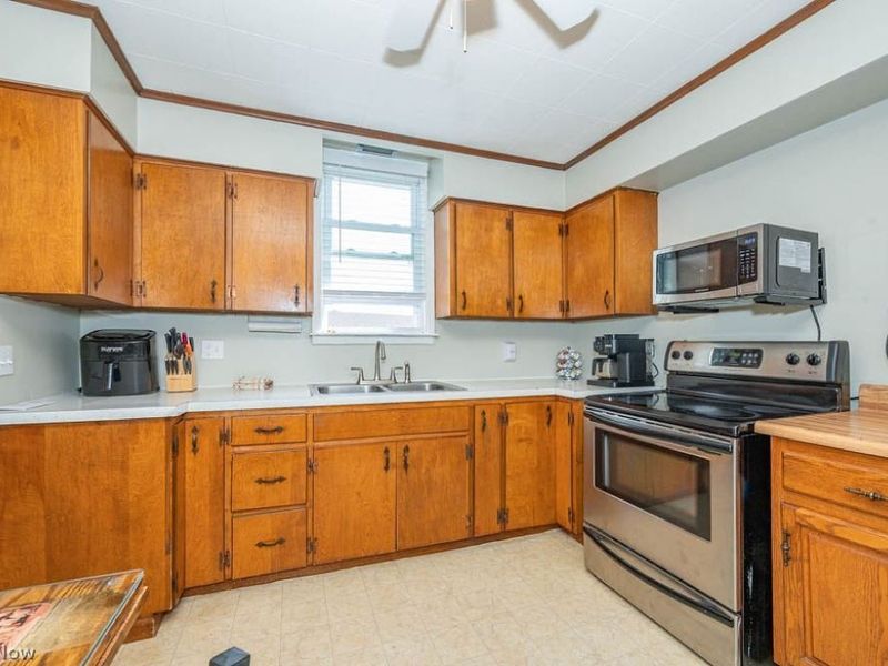 676 S Stateline Road, Masury, OH 44438 Photo 8