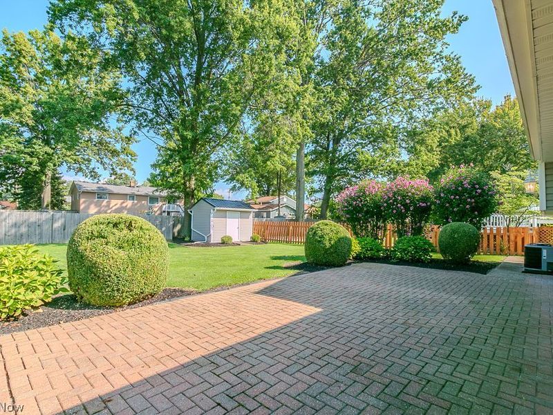 5535 Reef Road, Mentor on the Lake, OH 44060 Photo 5