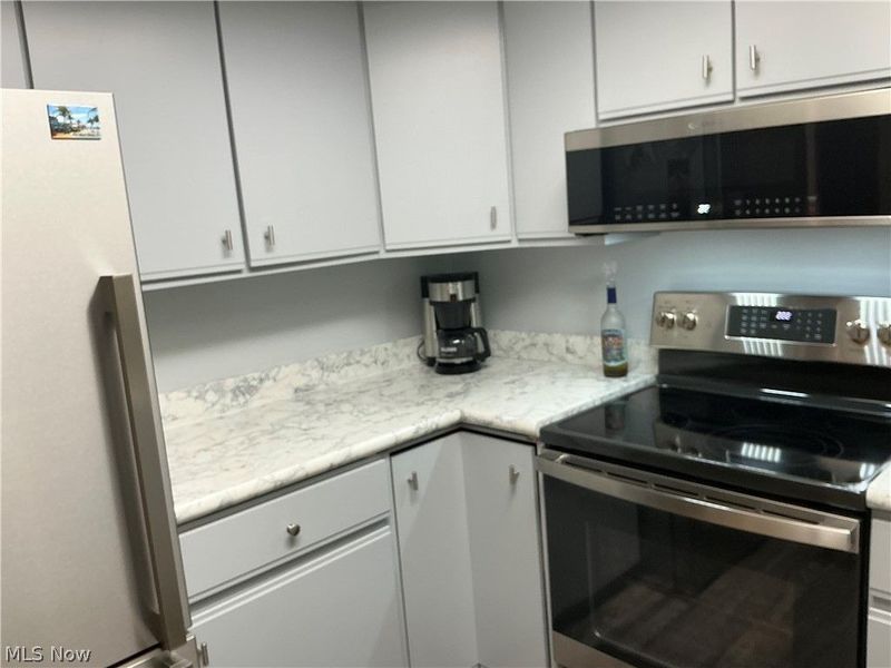 231 Portage Lakes Drive, Unit F, Coventry, OH 44319 Photo 18