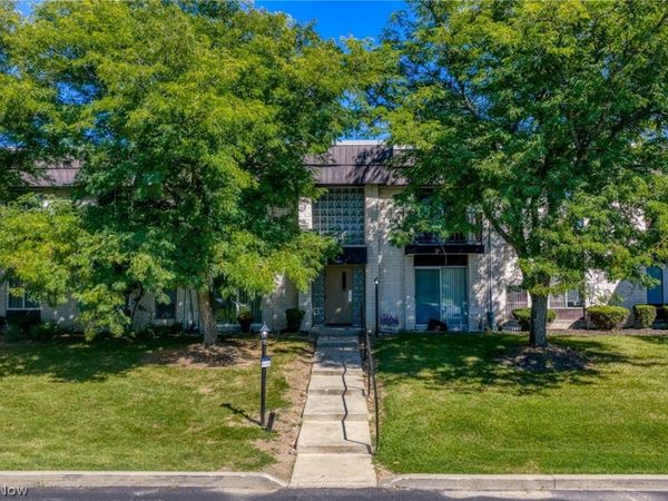 8455 N Akins Road, Unit 201, North Royalton, OH 44133