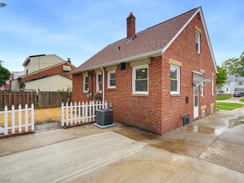 7513 Brookside Drive , Brooklyn, OH 44144 Photo 4