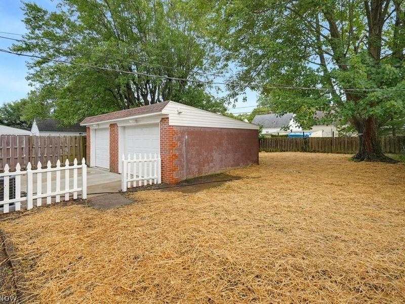 7513 Brookside Drive , Brooklyn, OH 44144 Photo 9