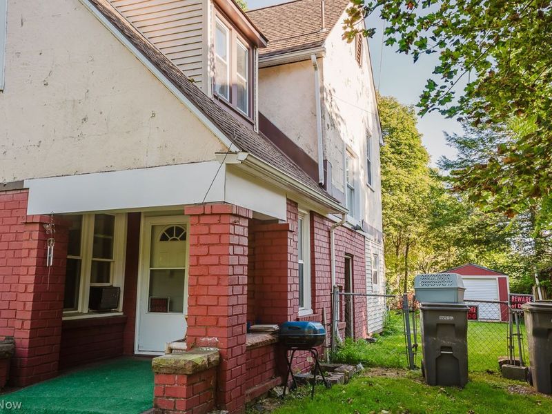 425 Fairgreen Avenue, Youngstown, OH 44504 Photo 3