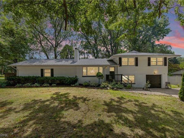 8308 Fairhill Drive NE, Warren, OH 44484
