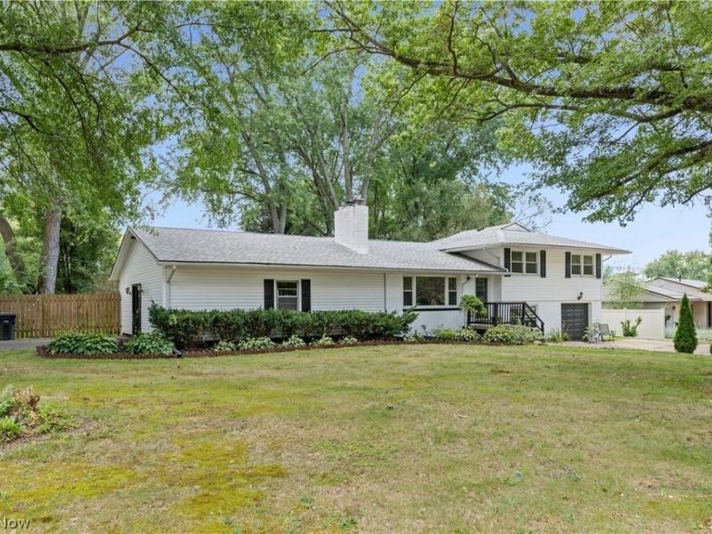 8308 Fairhill Drive NE, Warren, OH 44484 Photo 4