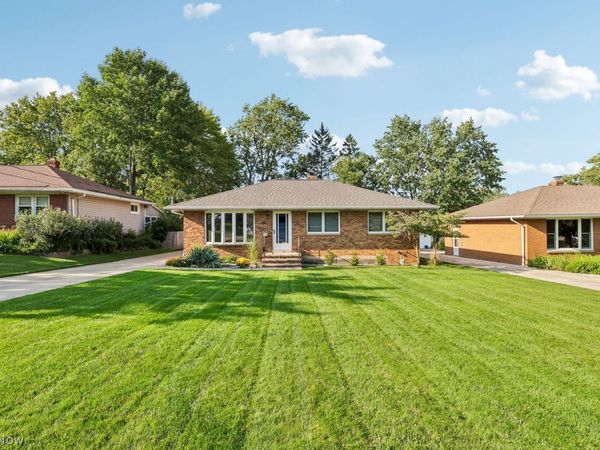 2800 Dentzler Road , Parma, OH 44134