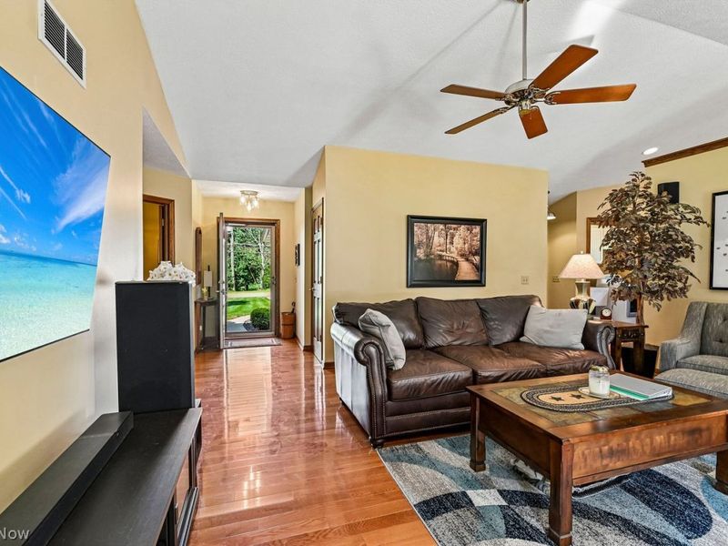 7174 Lake O Springs Avenue NW, North Canton, OH 44720 Photo 10