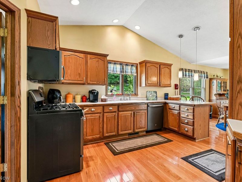 7174 Lake O Springs Avenue NW, North Canton, OH 44720 Photo 11