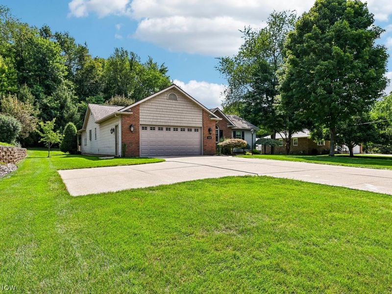 7174 Lake O Springs Avenue NW, North Canton, OH 44720 Photo 2