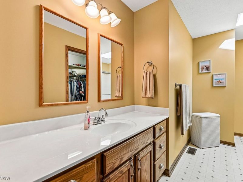 7174 Lake O Springs Avenue NW, North Canton, OH 44720 Photo 23