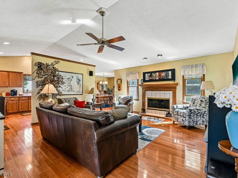 7174 Lake O Springs Avenue NW, North Canton, OH 44720 Photo 6