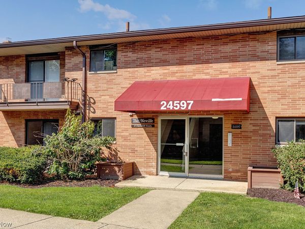 24597 Clareshire Drive , Unit 101, North Olmsted, OH 44070
