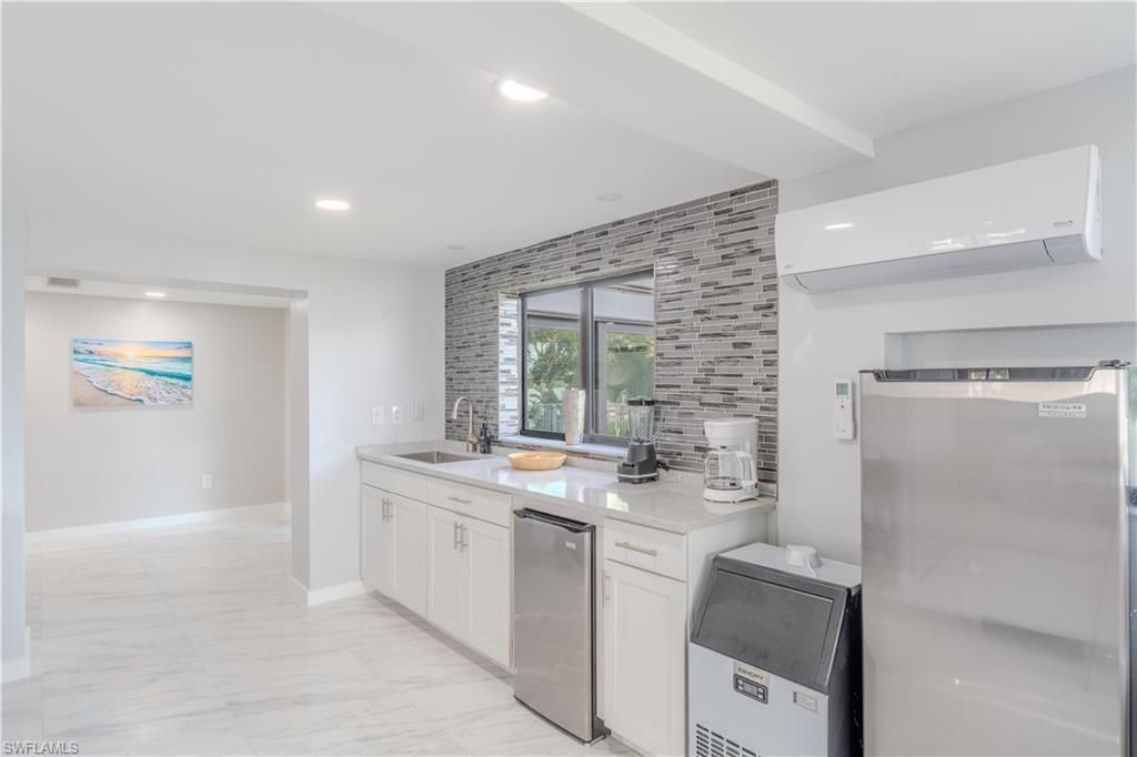 205 Bayview Ave , Fort Myers Beach, FL 33931 Photo