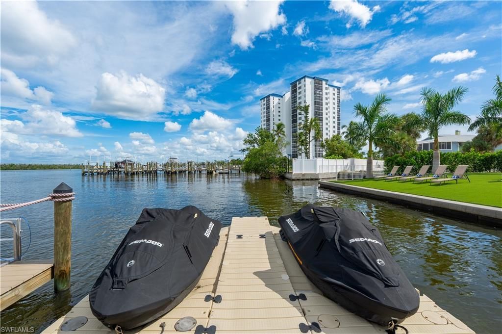 205 Bayview Ave , Fort Myers Beach, FL 33931 Photo