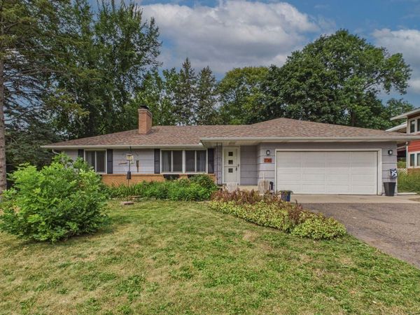 2085 Rosewood Lane S, Roseville, MN 55113