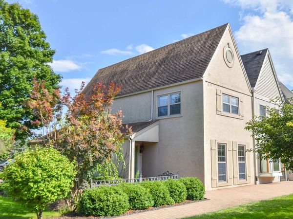 2220 Stonecroft DRIVE, Grafton, WI 53024