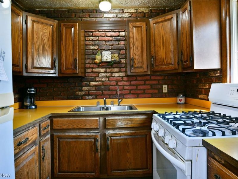 17285 Mock Road, Berlin Center, OH 44401 Photo 8