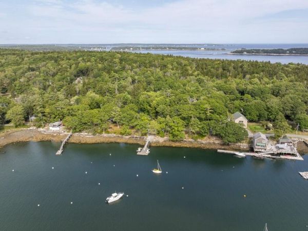 84 Samoset Trail, Boothbay, ME 04544