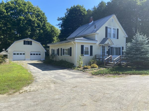 5 Charles Street , Lincoln, ME 04457