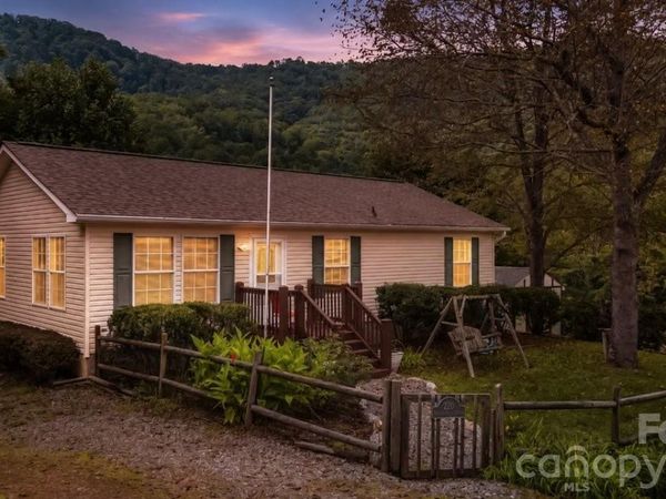 220 Powderhorn Drive , Waynesville, NC 28786