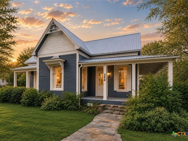 306 5th Ave , Smithville, TX 78957