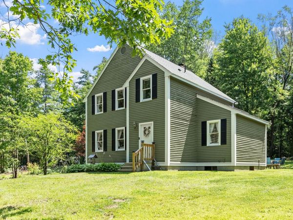 27 Natty Pond Dr, Hubbardston, MA 01452