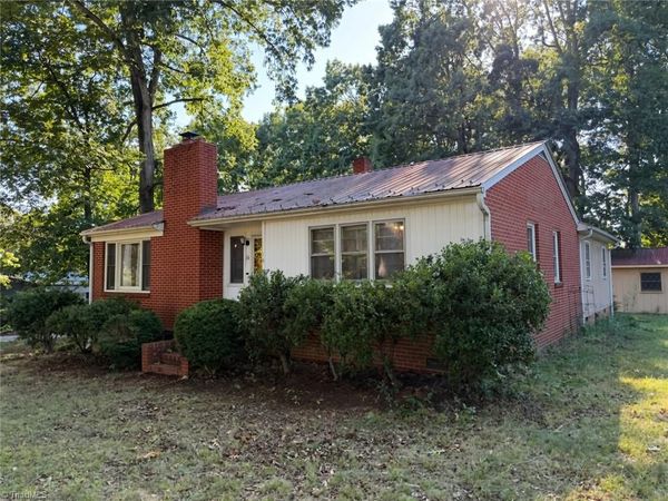 16 Vivian Street , Thomasville, NC 27360