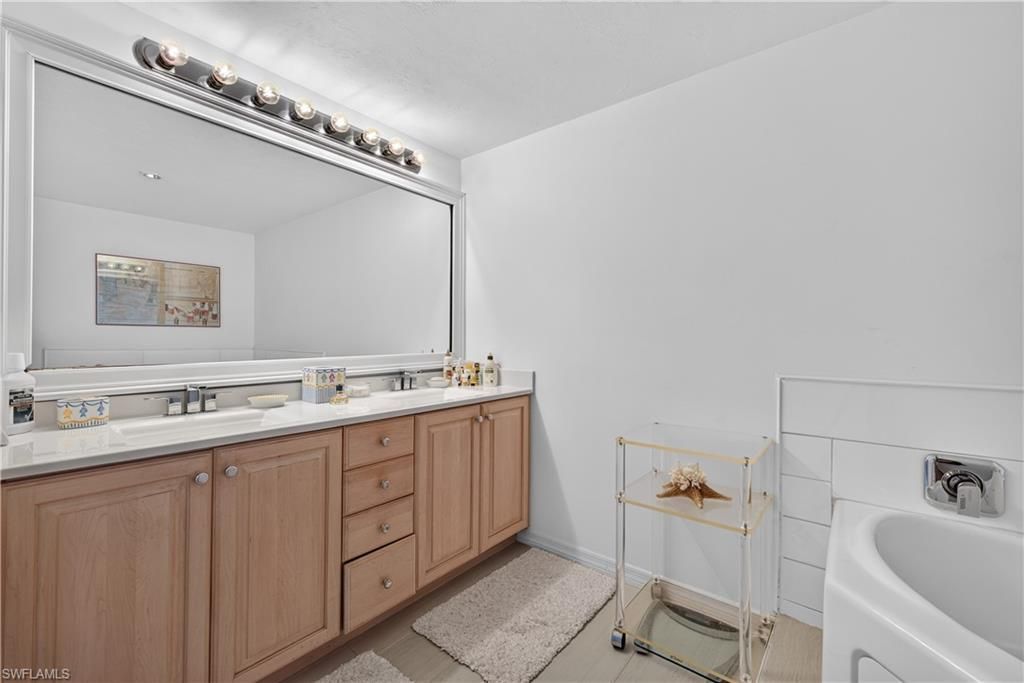 7515 Pelican Bay Blvd , Unit 17B, Naples, FL 34108 Photo