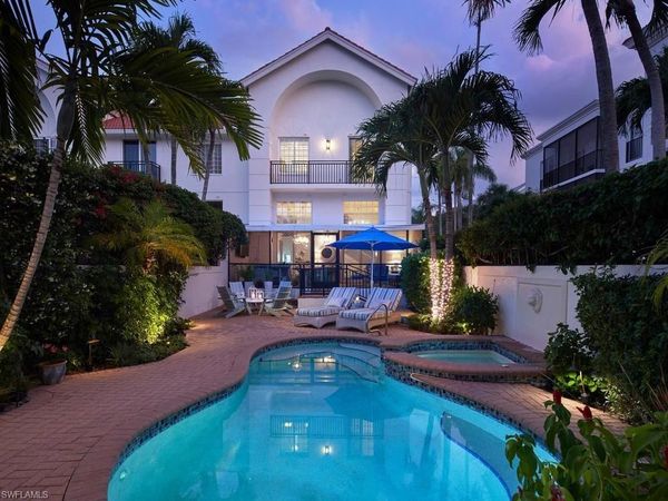 430 10th AVE S, Unit 305, NAPLES, FL 34102
