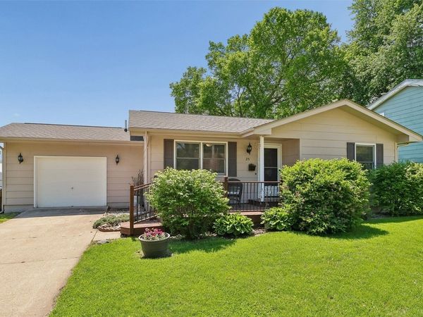 25 Elm Street , Carlisle, IA 50047
