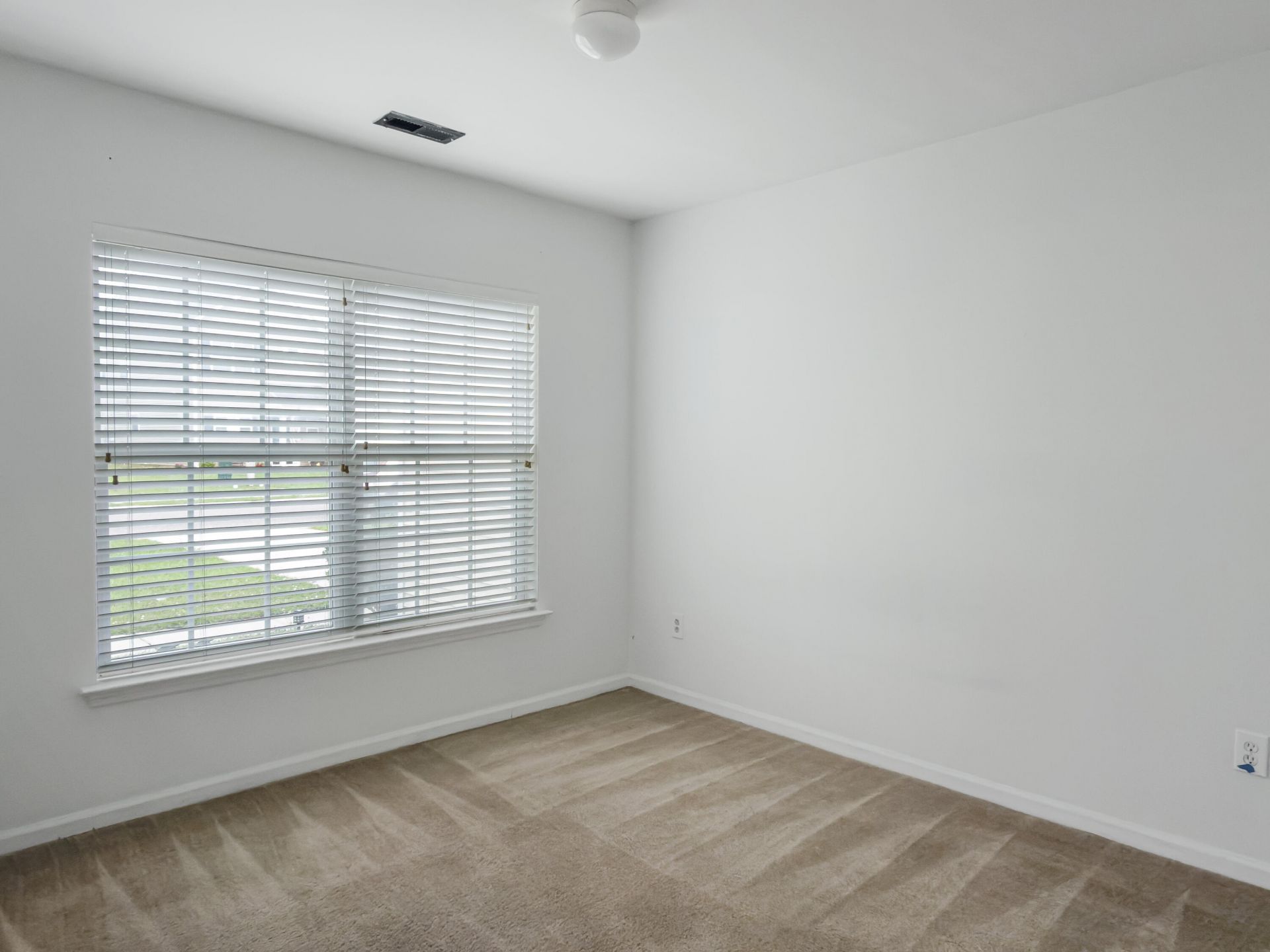 5024 Blair Road Photo 6