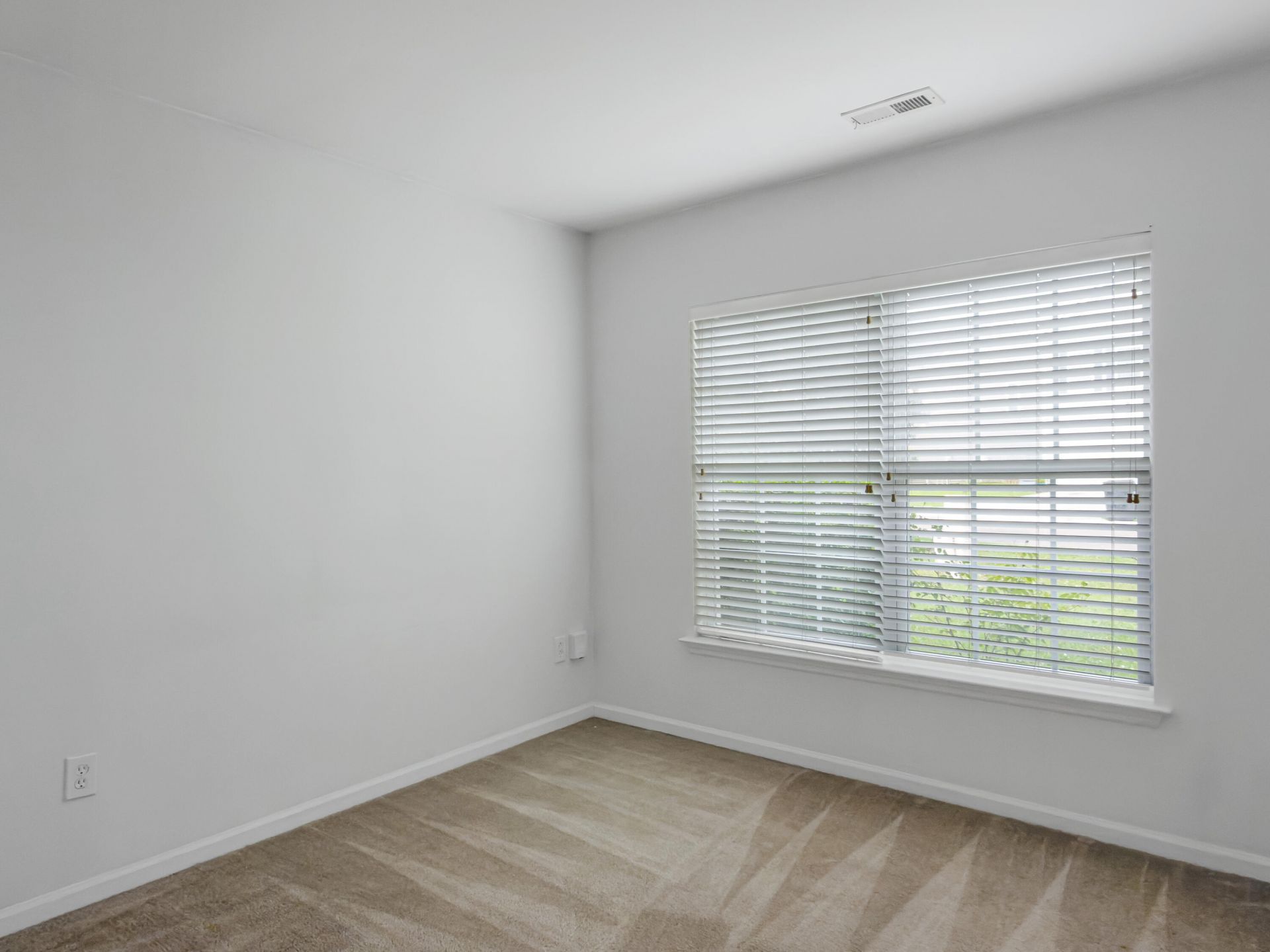 5024 Blair Road Photo 8