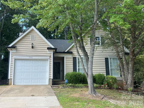 9206 Rotherham Lane, Charlotte, NC 28216