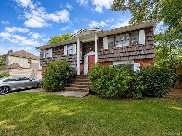 7 Roberts Lane , Cedarhurst, NY 11516