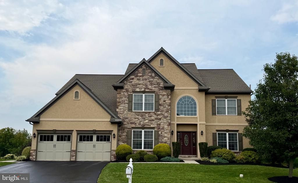 104 SCENIC RIDGE DRIVE, HUMMELSTOWN, PA 17036