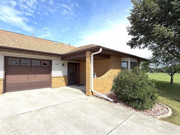 905 Briarcliff Circle, Mason City, IA 50401
