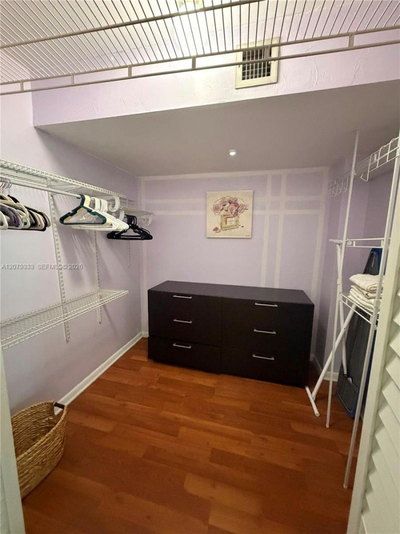 445 NE 195th St , Unit 430, Miami, FL 33179 Photo