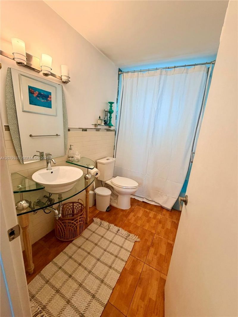 445 NE 195th St , Unit 430, Miami, FL 33179 Photo