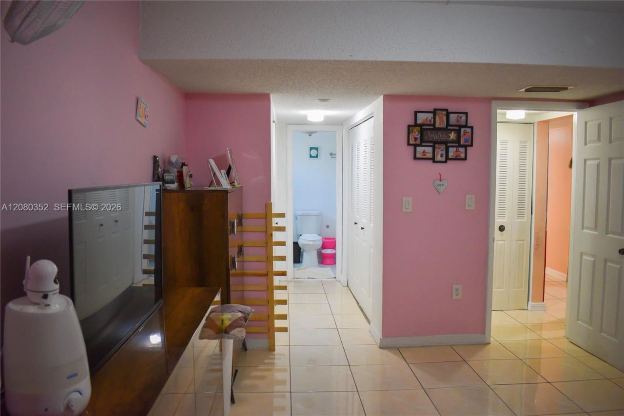 6600 W 2nd Ct , Unit 15, Hialeah, FL 33012 Photo