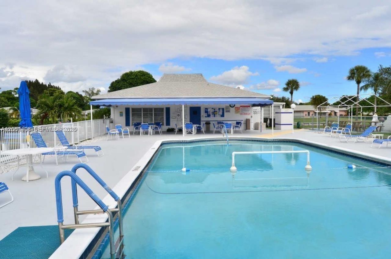 557 High Point Dr , Unit B, Delray Beach, FL 33445 Photo