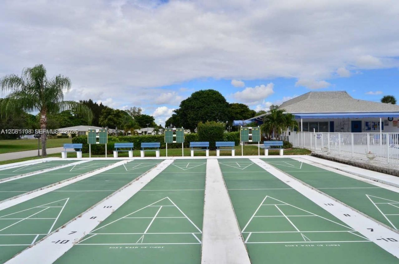 557 High Point Dr , Unit B, Delray Beach, FL 33445 Photo